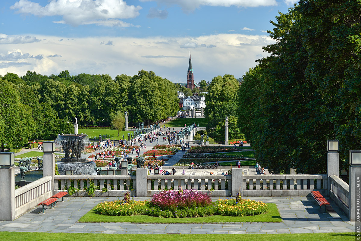 Центральная аллея парка скульптур Вигеланда. Осло, Норвегия.